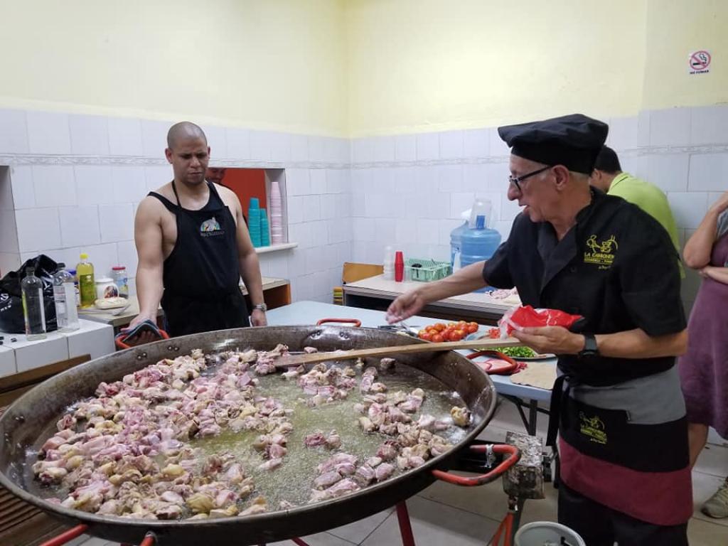 Dans la maison de Sant'Egidio à Cuba, une grande paëlla pour les sans-abri de La Havane