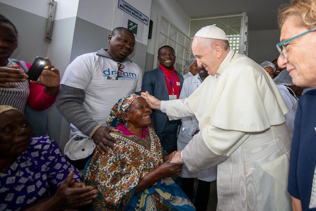 Moçambique, Papa Francisco no centro DREAM de Sant Egidio: «Aqui se realiza a parábola do bom samaritano»