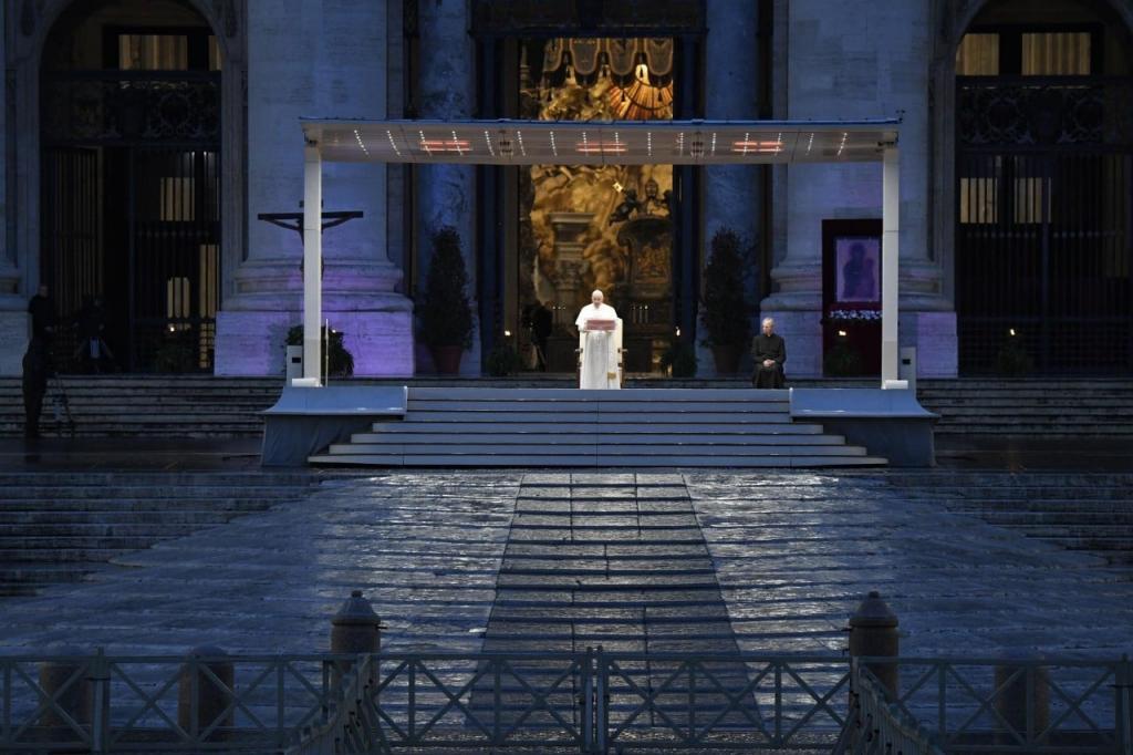 Hace un año de la oración del Papa, abrazo de esperanza a un mundo 