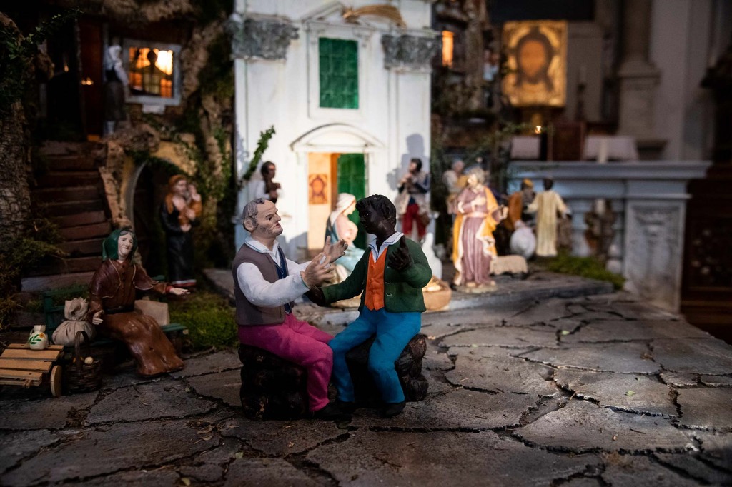 Online-Besuch der Krippe von Sant'Egidio in Rom. Bei Jesus, der geboren wird, versammeln sich die Armen von heute, ihre Freunde, Künstler mit Behinderung, Menschen verschiedener Religionen. Es ist #Weihnachtenfueralle