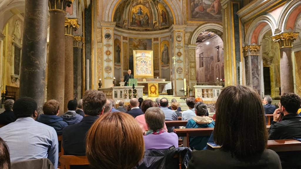 Il nuovo Vicario della Diocesi di Roma, il noecardinale Baldassarre Reina, ha visitato la basilica di San Bartolomeo all'Isola e presieduto la preghiera della sera della Comunità di Sant'Egidio