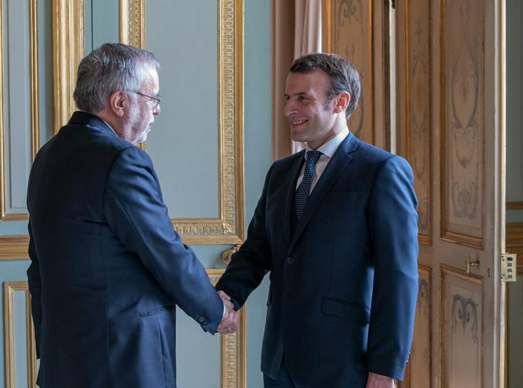 El president francès, Emmanuel Macron, parla amb Andrea Riccardi a l'Elisi de pau, diàleg, Àfrica i corredors humanitaris
