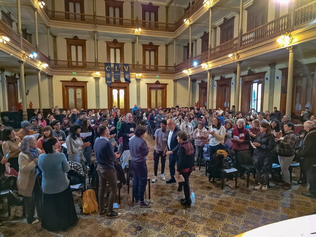 Andrea Riccardi rencontre les Communautés d’Argentine à Buenos Aires: un laboratoire de fraternité au sein de la mégapole