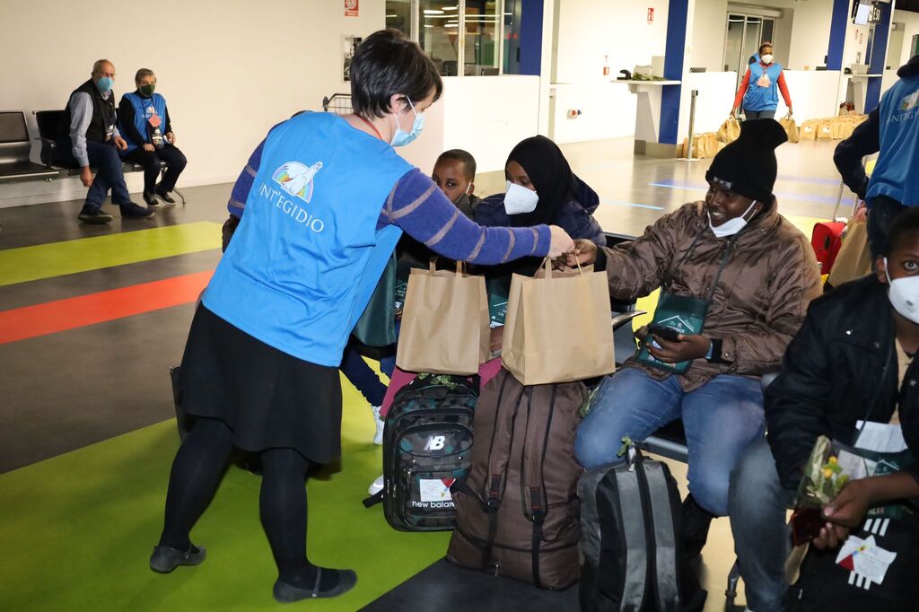 42 vluchtelingen uit de Hoorn van Afrika en Jemen met humanitaire corridors aangekomen in Italië