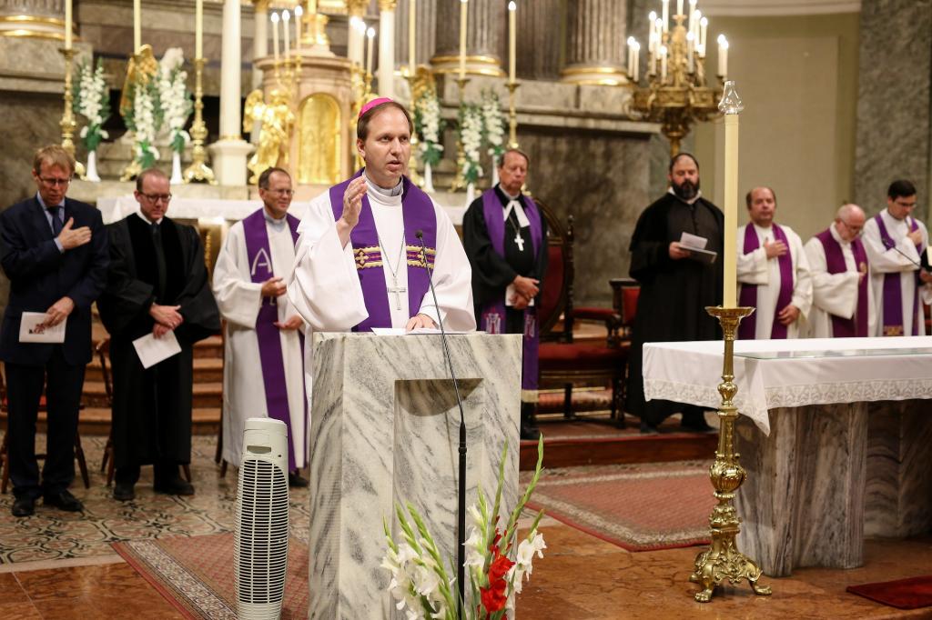 A Budapest, una preghiera per il popolo rom. La veglia ecumenica di Sant'Egidio perché cessi l'odio razziale e venga la pace