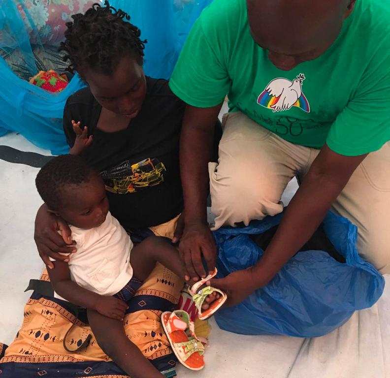 Scarpe per i bambini: anche così si aiuta il Mozambico a riprendere a camminare dopo il ciclone Idai