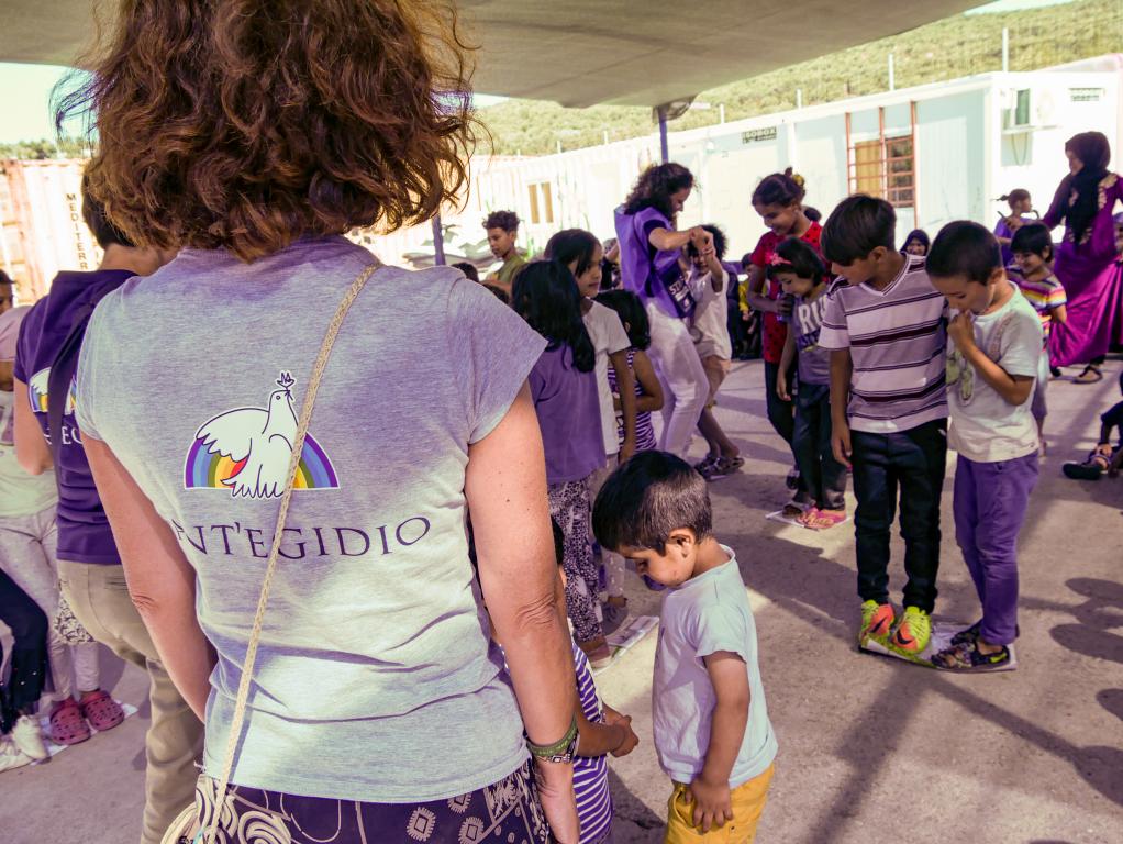 School van Vrede en Engelse les voor de vluchtelingen op Lesbos, vertellen de vrijwilligers van #santegidiosummer