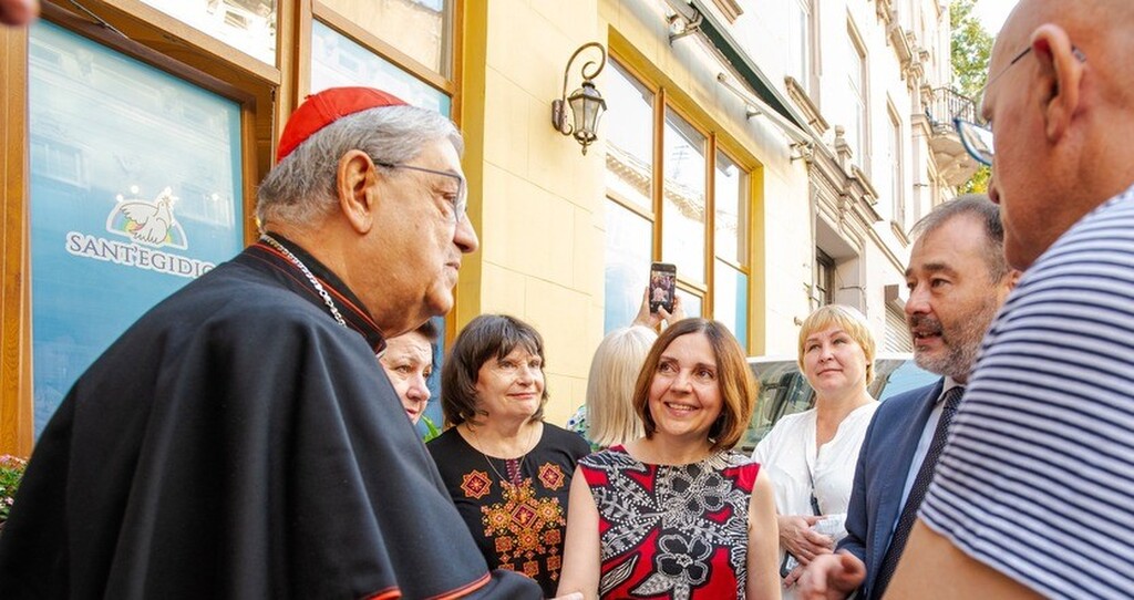 Il card. Crescenzio Sepe, in visita in Ucraina, ha incontrato la Comunità di Sant'Egidio di Leopoli e visitato il centro di accoglienza e aiuto umanitario alle vittime della guerra