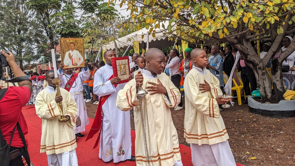 A Goma, migliaia di persone per la liturgia in memoria del beato Floribert, che ora riposa in una cappellina dedicata a lui nel Santuario del Santissimo Sacramento