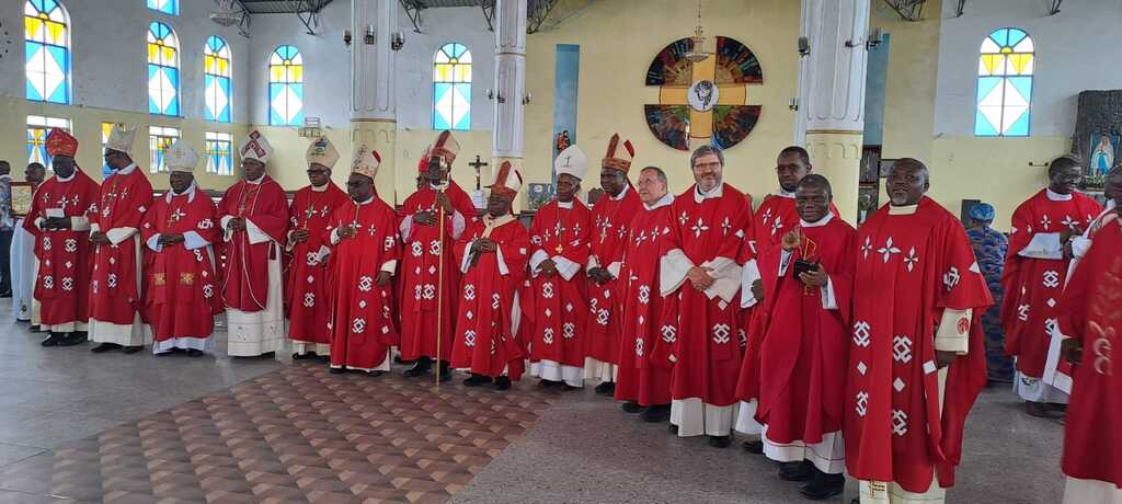 A Goma, migliaia di persone per la liturgia in memoria del beato Floribert, che ora riposa in una cappellina dedicata a lui nel Santuario del Santissimo Sacramento