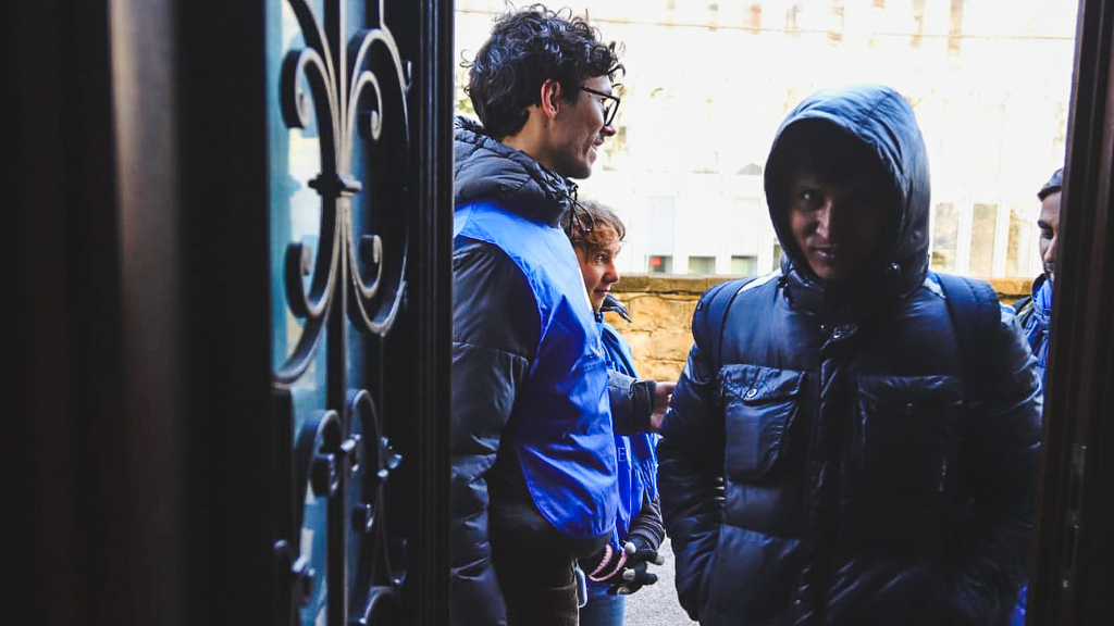 En Trieste los Jóvenes por la Paz acogen a los migrantes de la ruta balcánica