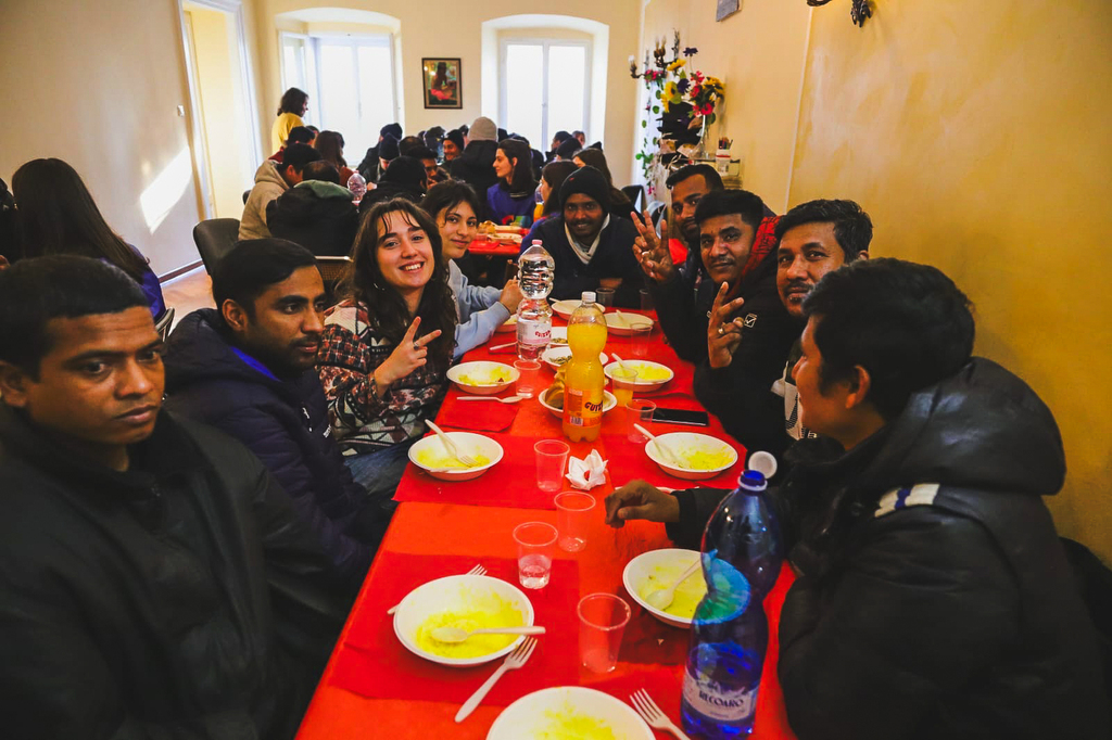 En Trieste los Jóvenes por la Paz acogen a los migrantes de la ruta balcánica