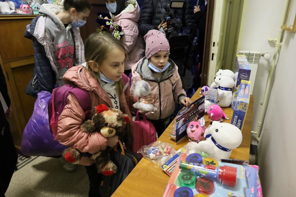 L'arrivée d'un groupe de mamans avec leurs enfants à Grottaferrata, près de Rome: tous sains et saufs grâce à l'aide de la Communauté en Ukraine