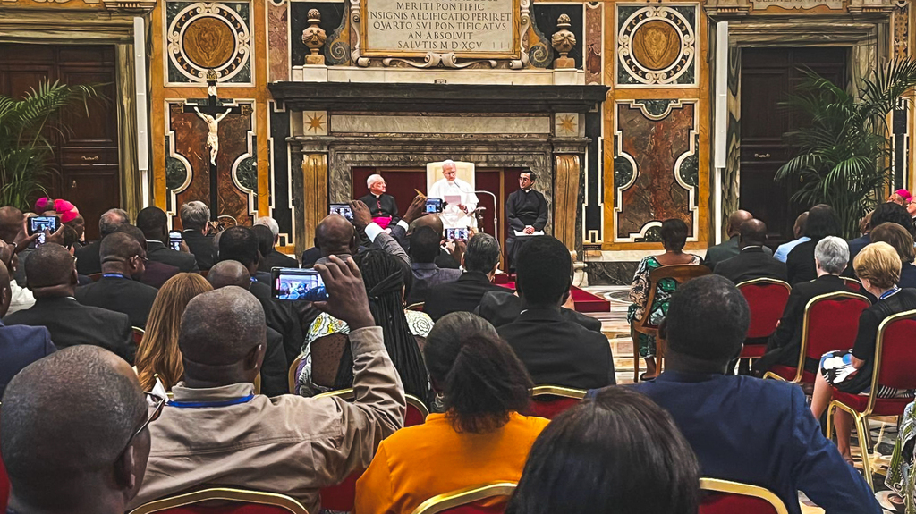 "Questo martire africano, in un continente ricco di giovani, mostra come essi possano essere un fermento di pace “disarmata e disarmante”. Le parole di papa Leone XIV all'udienza per la Beatificazione di Floribert Bwana Chui