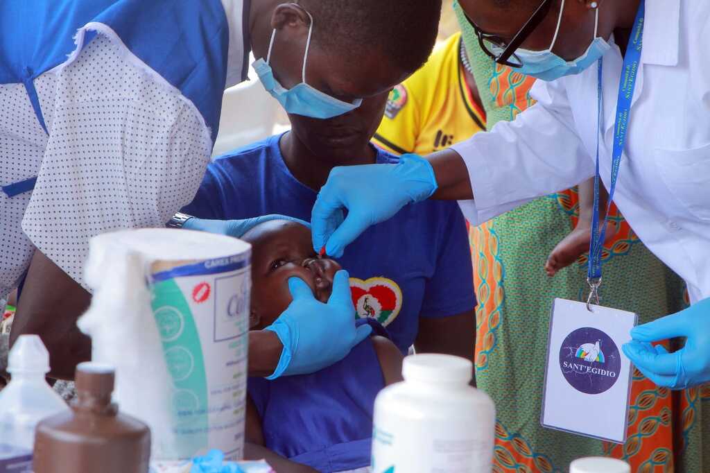 Un campo médico para los niños y las mujeres del barrio de Katwe, en Kampala (Uganda)