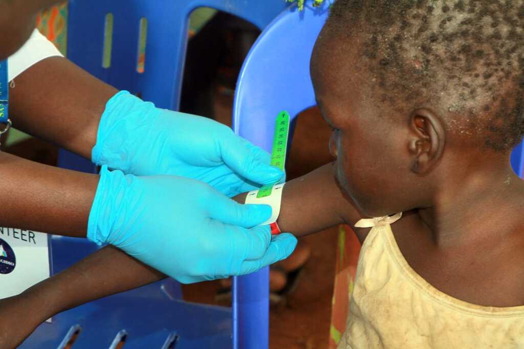 Un campo médico para los niños y las mujeres del barrio de Katwe, en Kampala (Uganda)