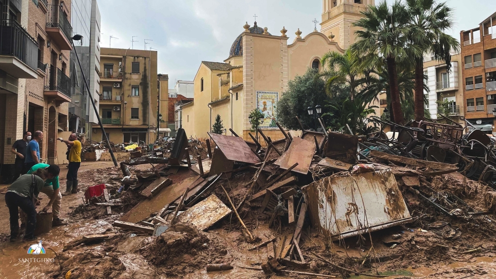 Las comunidades de Sant’Egidio españolas, entre los “ángeles del fango” en Valencia