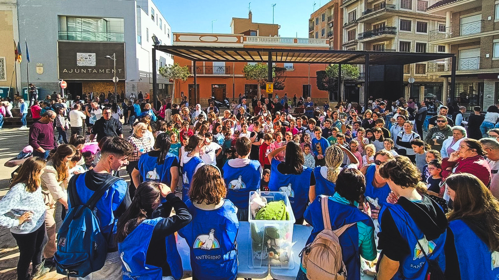 En Sedaví, una de las localidades de la región de Valencia más afectadas por la dana, la gente vuelve a salir a la calle para hacer fiesta y recupera la esperanza, con la ayuda de Sant’Egidio