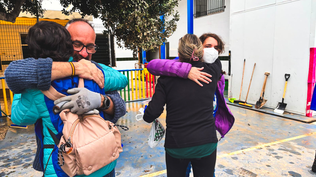 En Sedaví, una de las localidades de la región de Valencia más afectadas por la dana, la gente vuelve a salir a la calle para hacer fiesta y recupera la esperanza, con la ayuda de Sant’Egidio