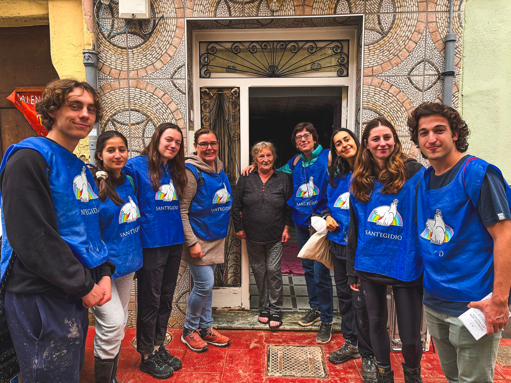 En Sedaví, una de las localidades de la región de Valencia más afectadas por la dana, la gente vuelve a salir a la calle para hacer fiesta y recupera la esperanza, con la ayuda de Sant’Egidio