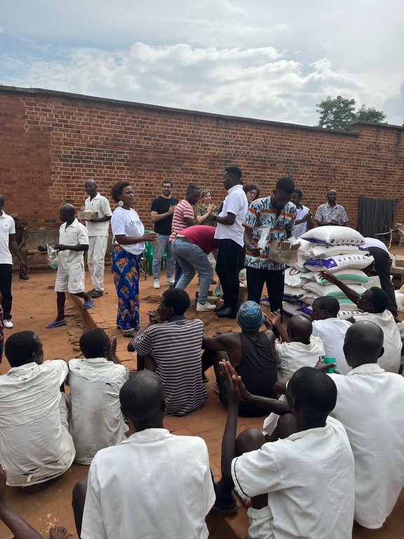 Prisonniers âgés au Malawi : pauvres, parfois « oubliés » depuis des années, ils sont les plus fragiles et les plus démunis. Sant'Egidio prend soin d'eux