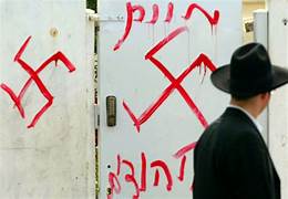 La voce della politica contro il mostro dell'antisemitismo