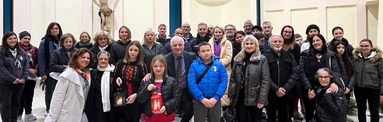 A tavola l'abbraccio tra il paese e i suoi ospiti