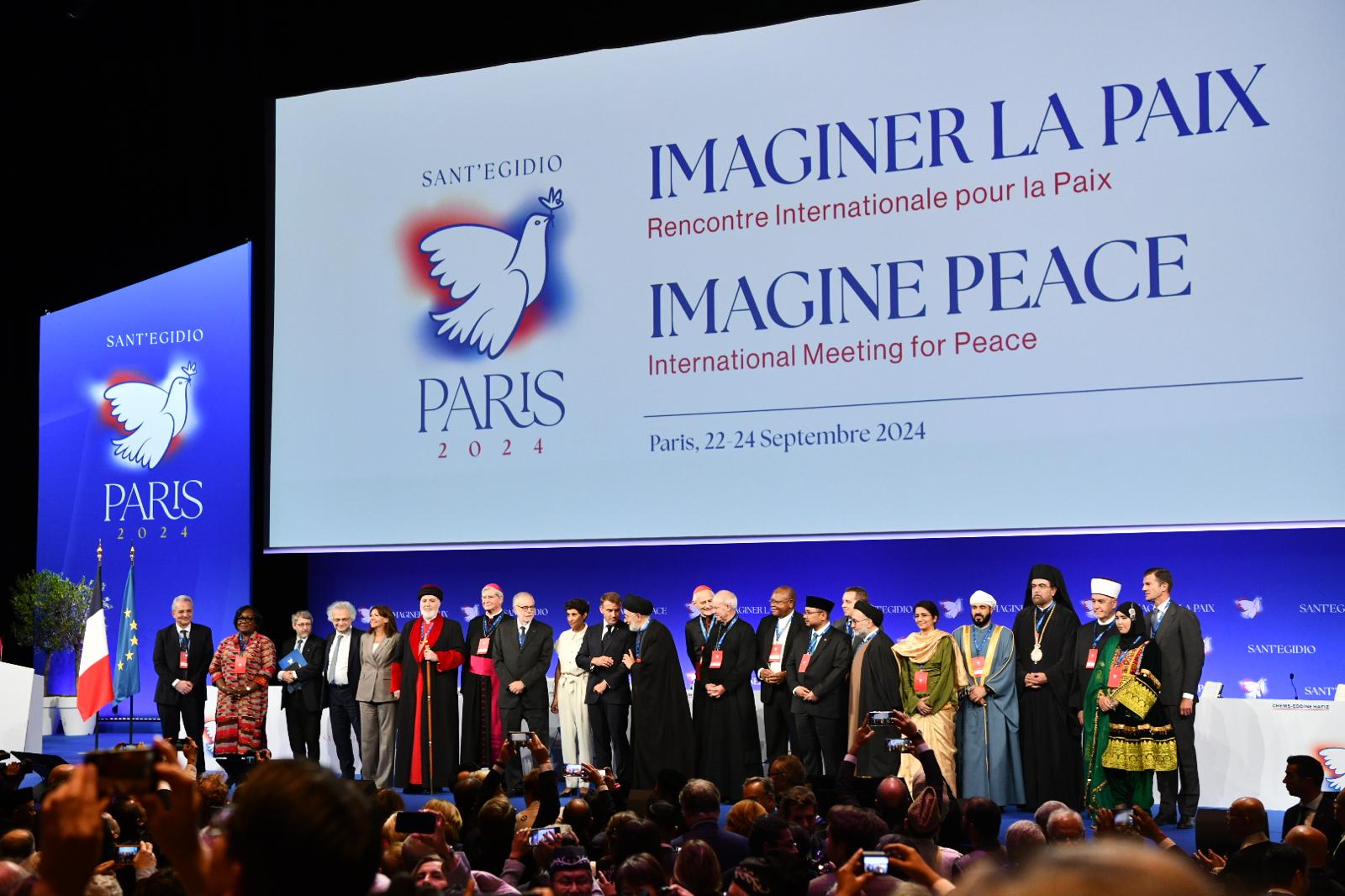 Il presidente Macron interviene al meeting di Sant'Egidio: «Dopo la guerra un nuovo ordine internazionale». «Dovremo ripensare i rapporti con Mosca»