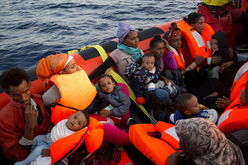 Migrazione e asilo, l'Ue vara il suo Patto. Ong: diritti a rischio. Proteggere i fragili