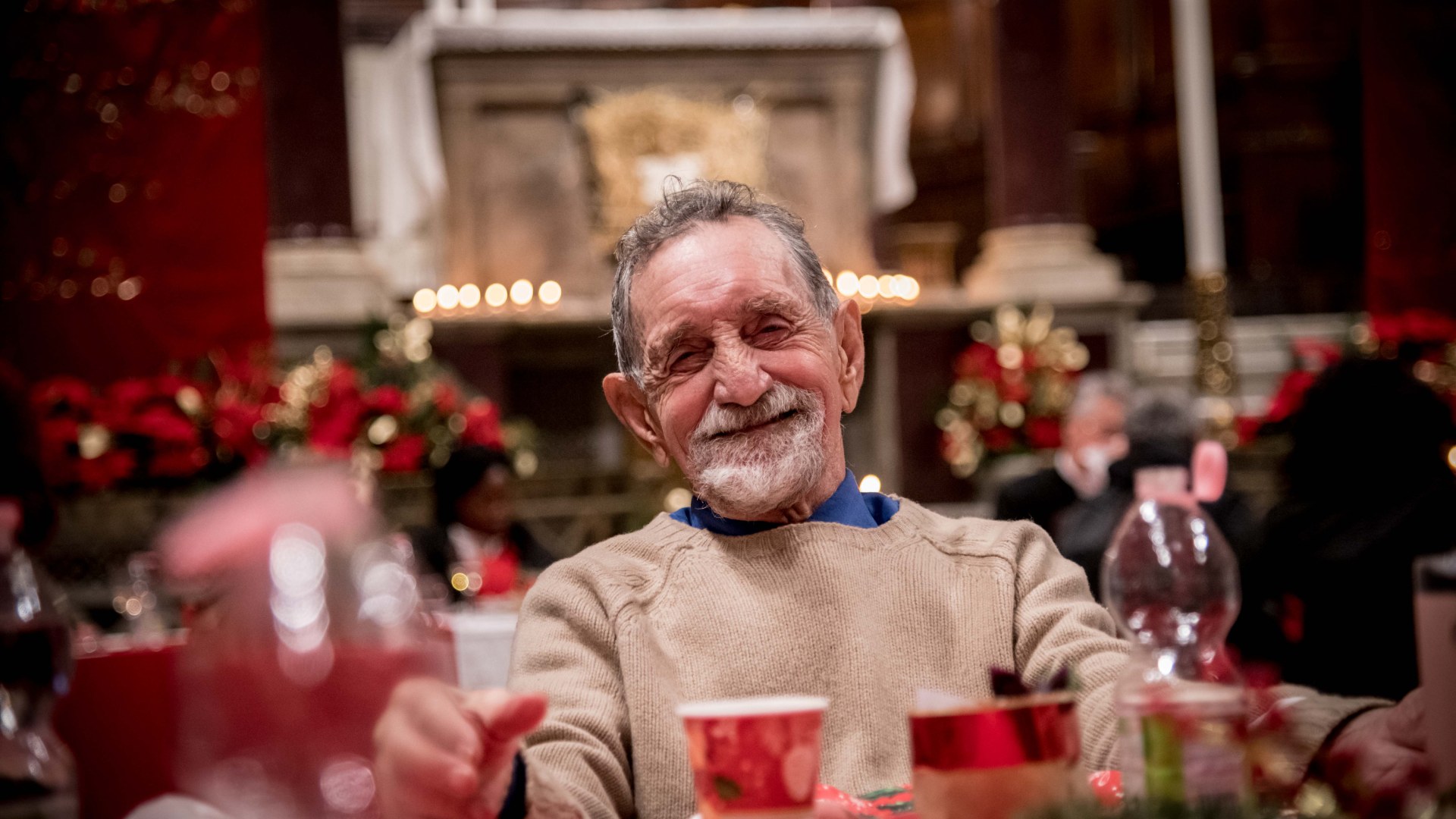 A NATALE AGGIUNGI UN POSTO A TAVOLA