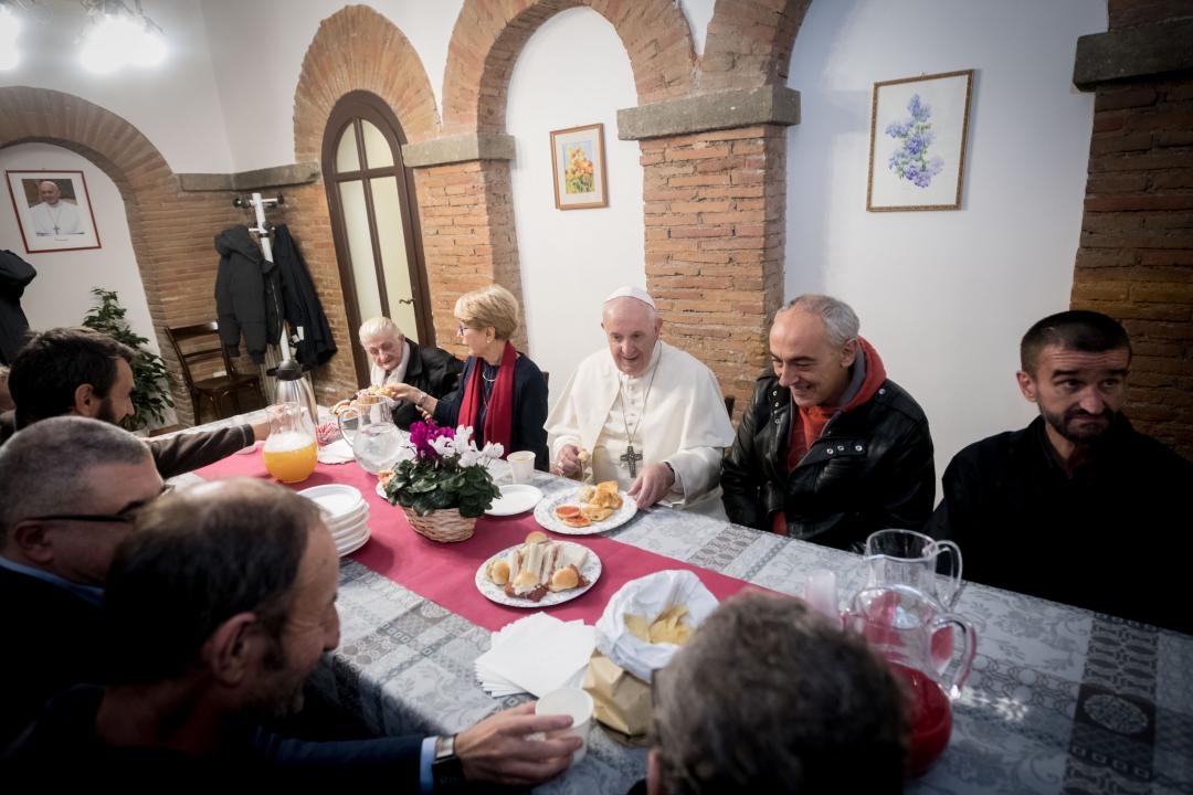 La bella casa per i senza dimora inaugurata da Papa Francesco: Palazzo Migliori, vicino al Colonnato di San Pietro