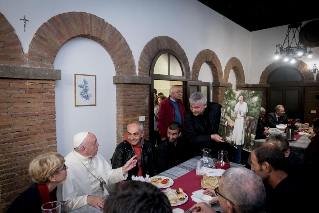 La bella casa per i senza dimora inaugurata da Papa Francesco: Palazzo Migliori, vicino al Colonnato di San Pietro
