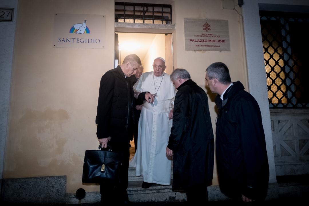 La bella casa per i senza dimora inaugurata da Papa Francesco: Palazzo Migliori, vicino al Colonnato di San Pietro