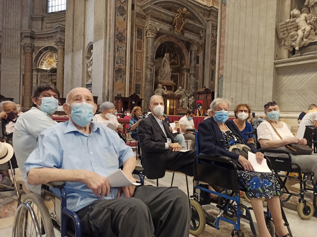 Cientos de ancianos romanos de Sant'Egidio han participado en la liturgia de la Basílica de San Pedro para la primera Jornada Mundial de los abuelos y los mayores