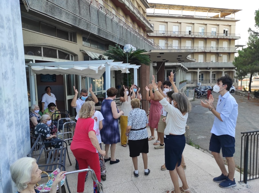Sicilia, fiesta con los ancianos que viven en residencias, en la Jornada Mundial de los abuelos y los mayores