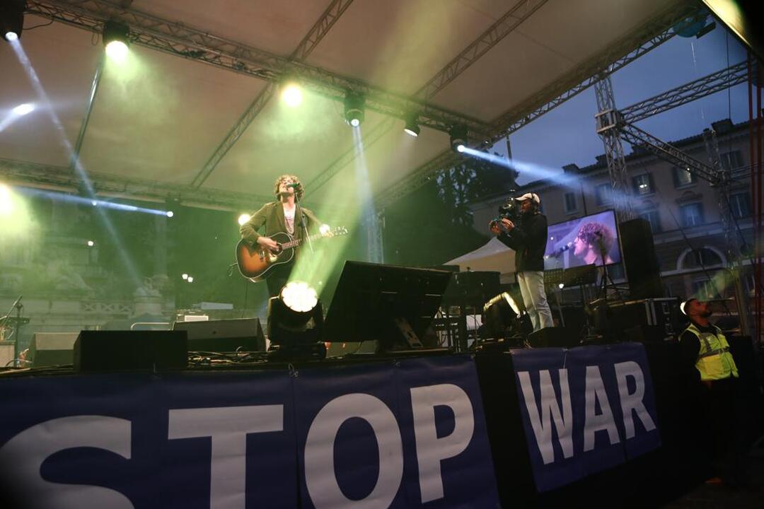 Play Music Stop War - Il Concerto