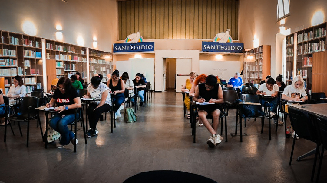 A Trastevere gli esami della scuola di lingua e cultura italiana di Sant'Egidio