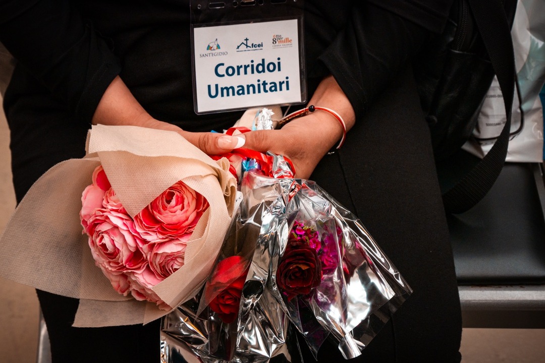 L'arrivo dei corridoi umanitari dal Libano. Quasi 100 persone in fuga dalla guerra accolte in Italia e in Francia. Tra loro tanti i bambini finalmente in salvo