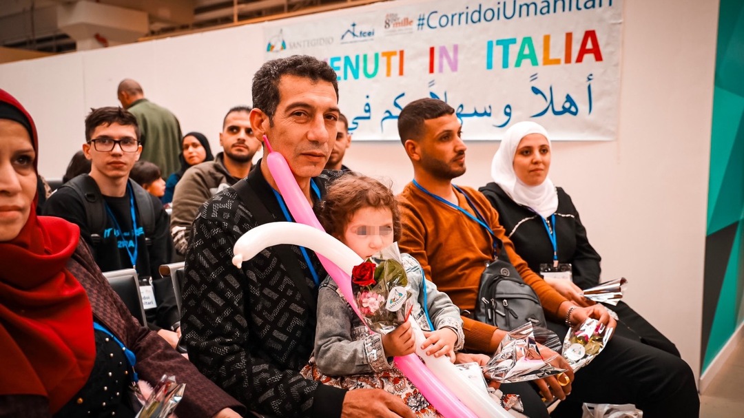 L'arrivo dei corridoi umanitari dal Libano. Quasi 100 persone in fuga dalla guerra accolte in Italia e in Francia. Tra loro tanti i bambini finalmente in salvo